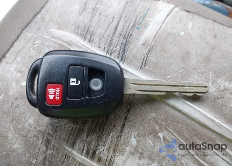 2016 Toyota Rav4 Le z USA, uszkodzony, nr VIN 2T3BFREV6GW529376